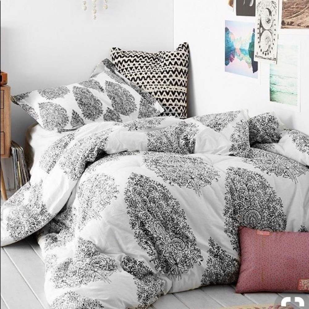 Plum&Bow Kylee Twin Duvet & Sham Urban Outfitters